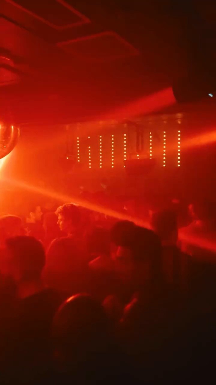 Daniel Avery at Phonox, red lights over the crowd